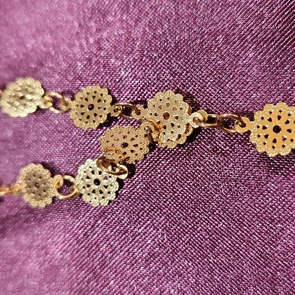 Jewelry - Elegant Gold Chain Necklace